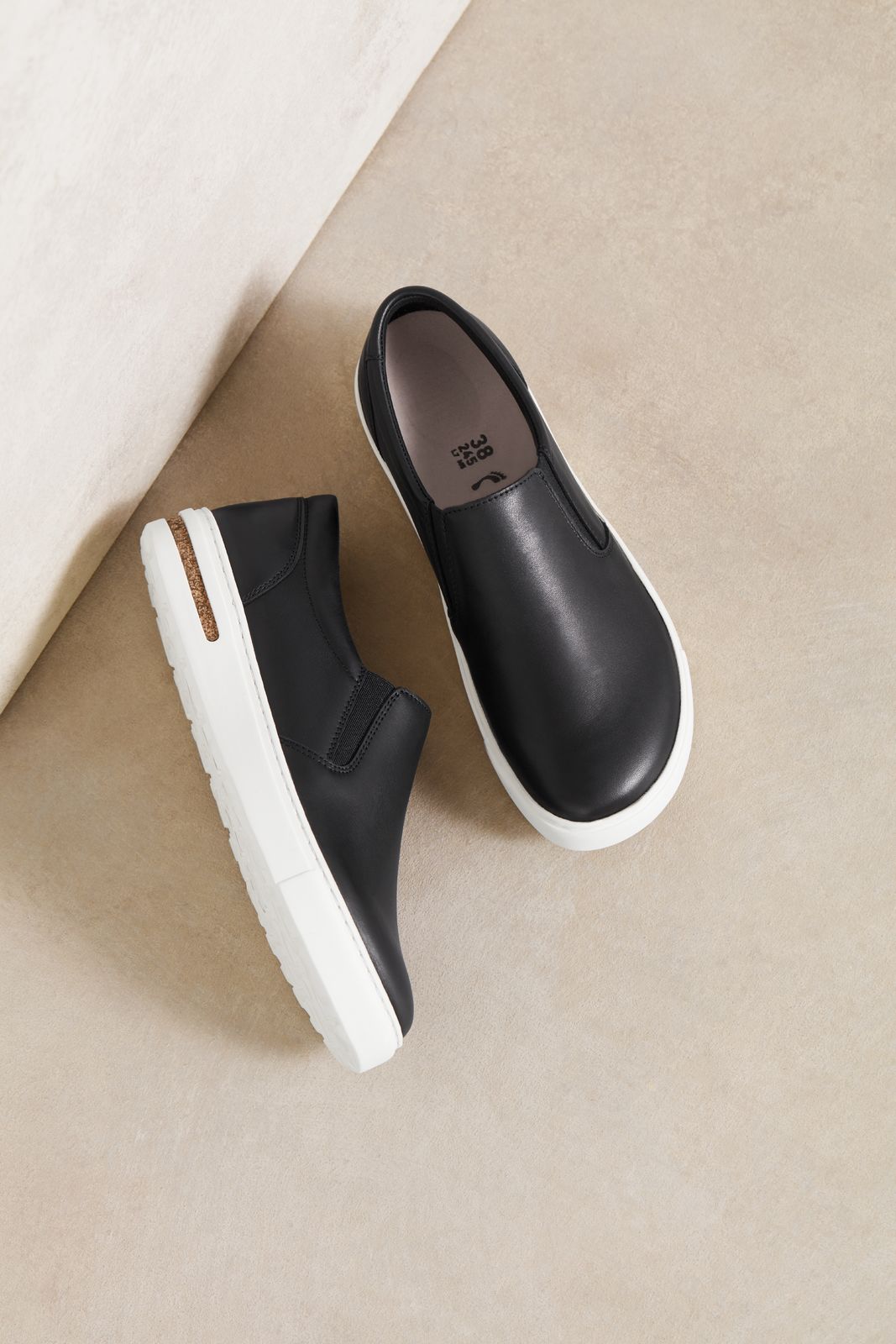 BIRKENSTOCK OSWEGO LEATHER | BLACK