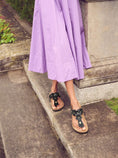 Load image into Gallery viewer, BIRKENSTOCK GIZEH FLOWER LEATHER | BLACK