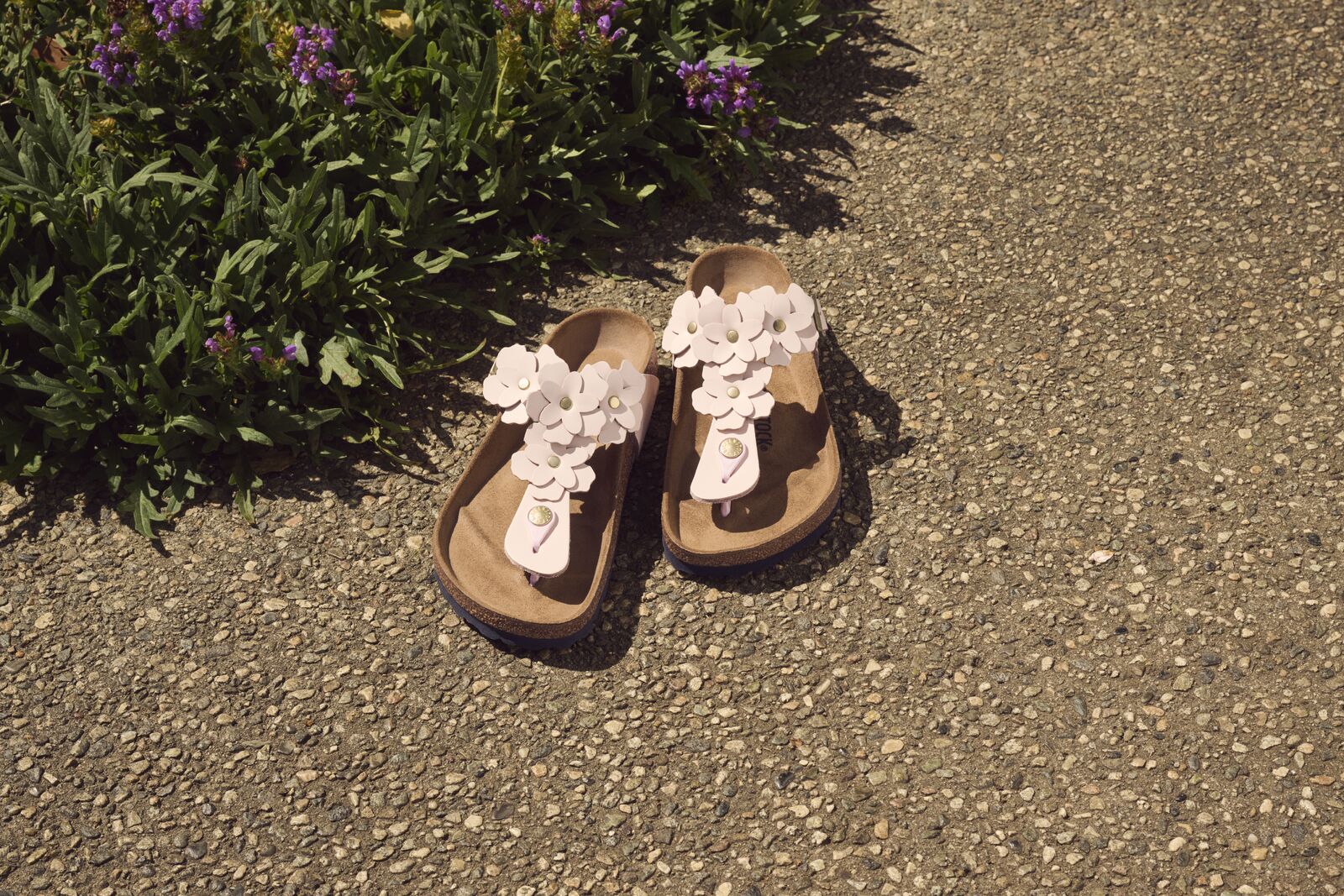 BIRKENSTOCK GIZEH FLOWER LEATHER | LIGHT ROSE
