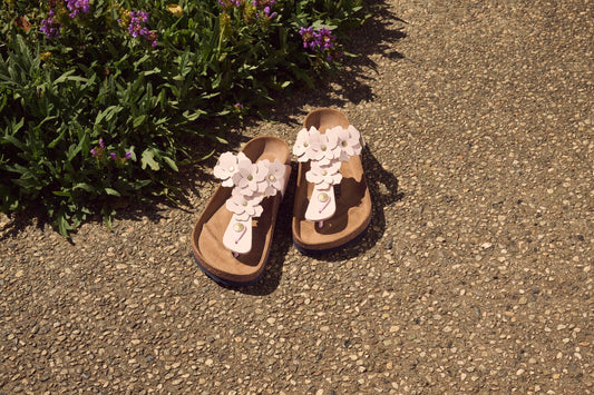 BIRKENSTOCK GIZEH FLOWER LEATHER | LIGHT ROSE