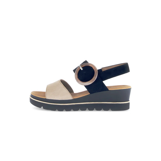 GABOR BUCKLE WEDGE SANDAL | CARAMEL/BLACK