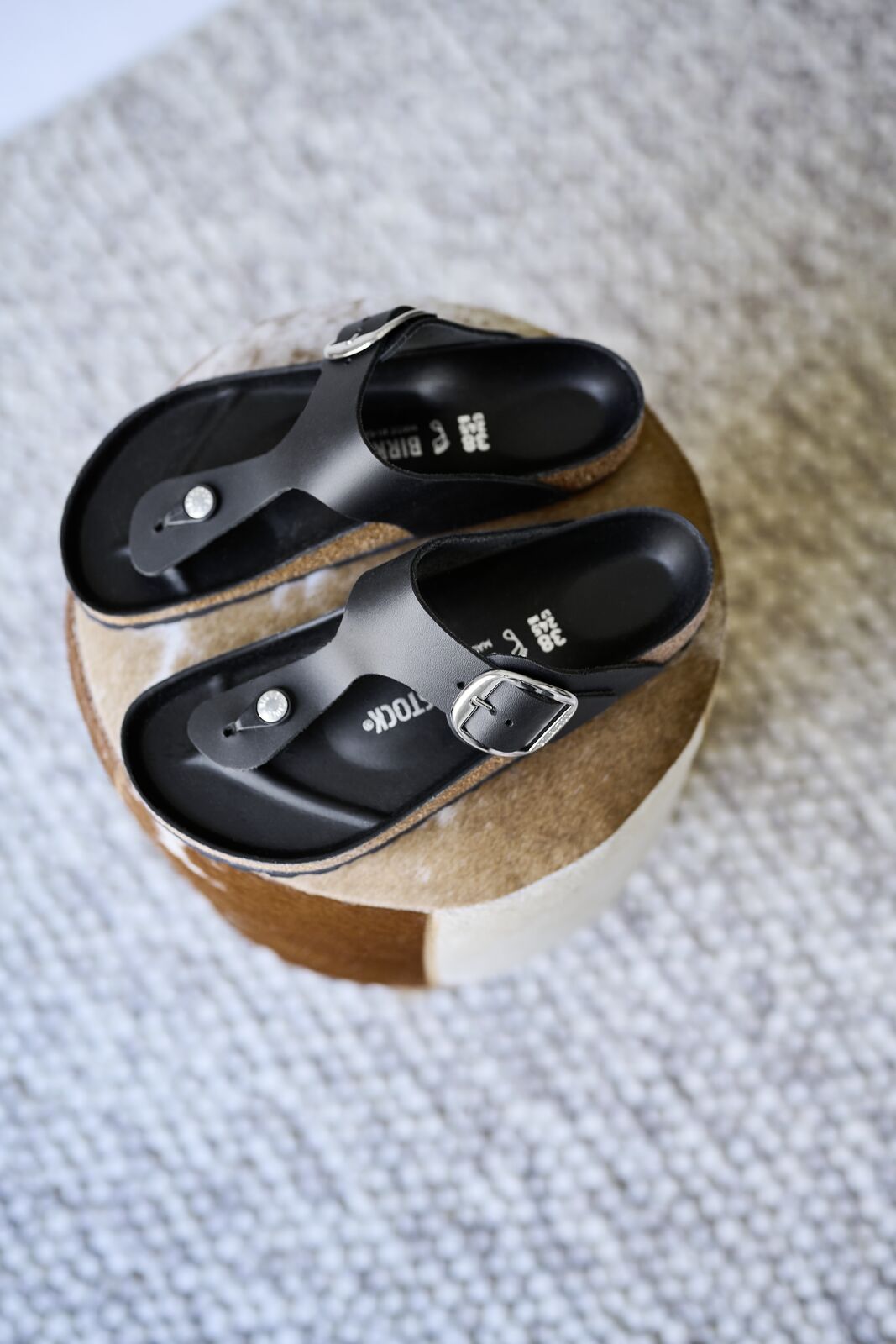 BIRKENSTOCK GIZEH BIG BUCKLE LEATHER | BLACK