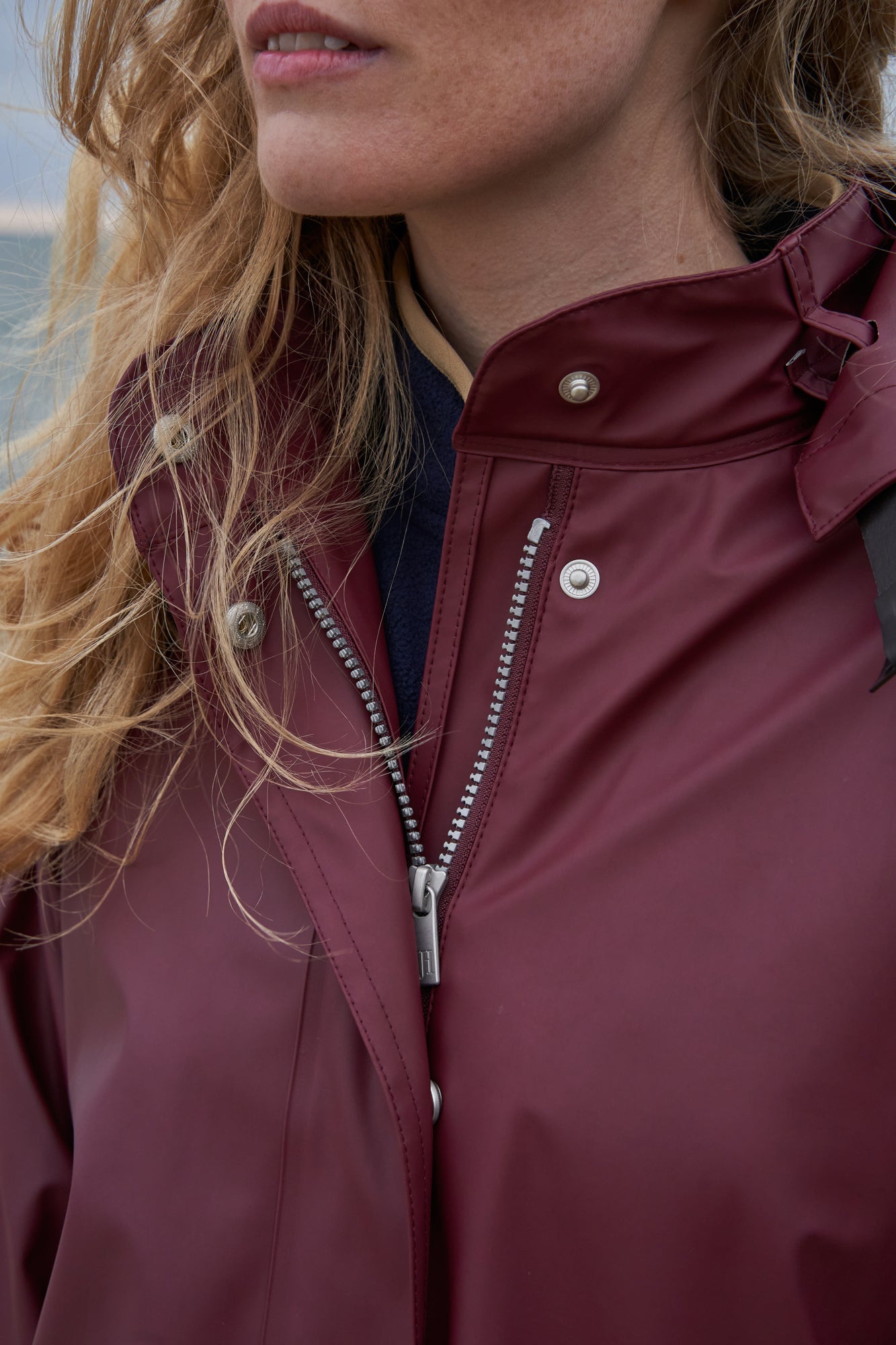 ILSE JACOBSEN LIGHT RAINCOAT | MAROON BANNER