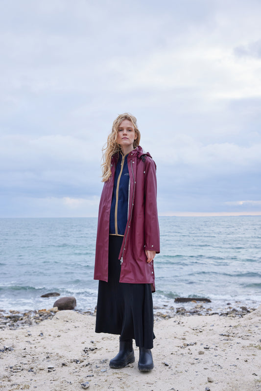 ILSE JACOBSEN LIGHT RAINCOAT | MAROON BANNER
