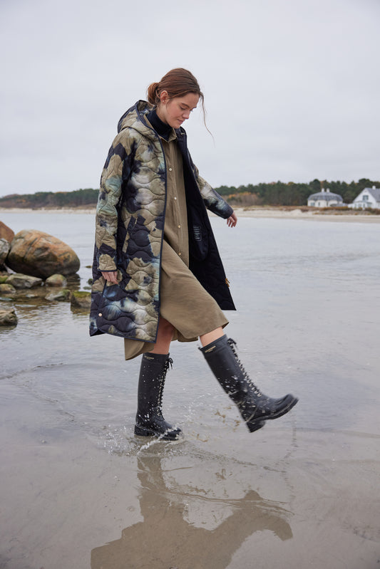 ILSE JACOBSEN LONG QUILTED COAT | MOSS-PRINT