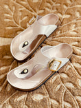 Load image into Gallery viewer, BIRKENSTOCK GIZEH BIG BUCKLE HIGH SHINE | NEW BEIGE