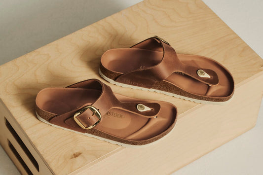 BIRKENSTOCK GIZEH BIG BUCKLE | COGNAC