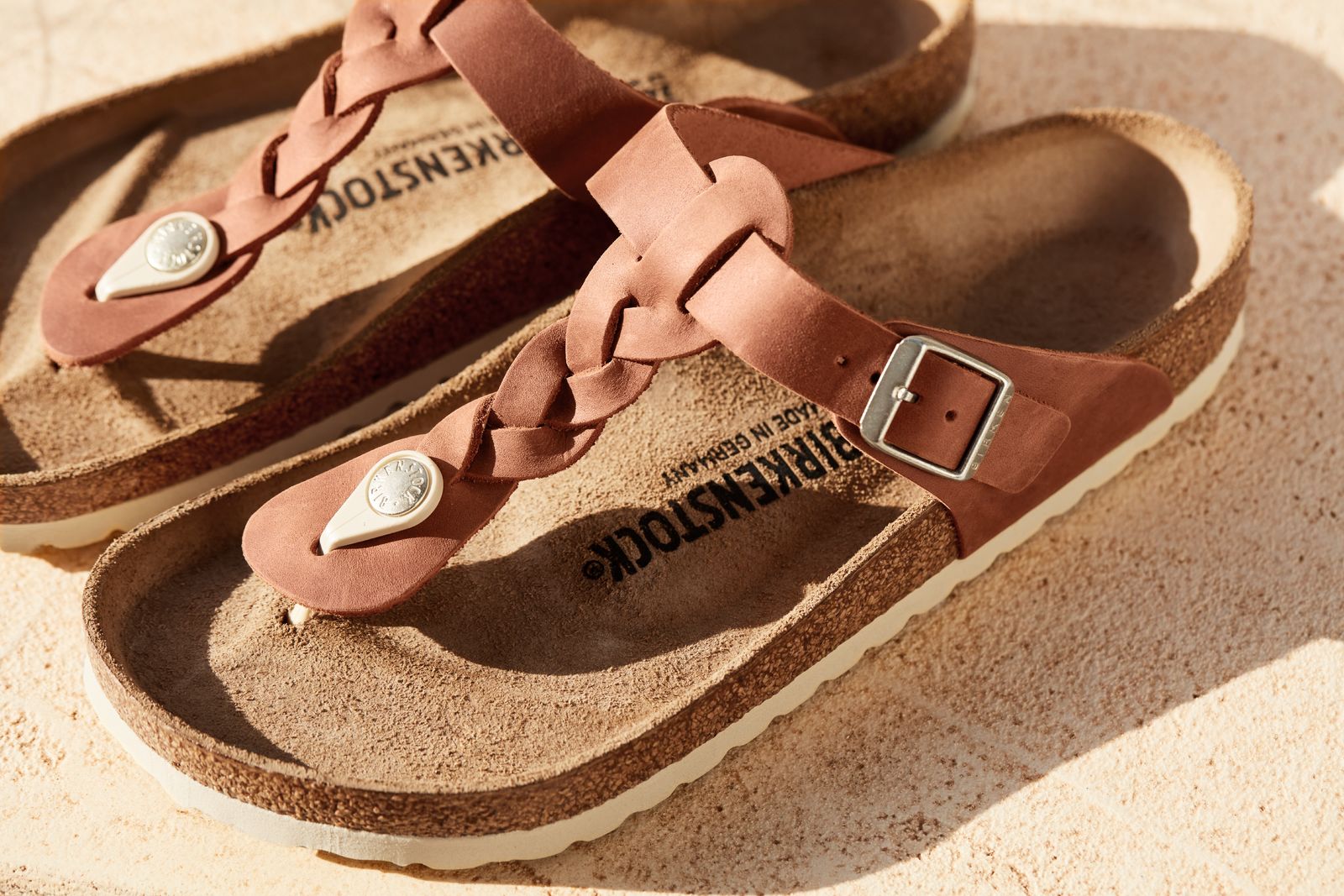 BIRKENSTOCK GIZEH BRAIDED LEATHER | COGNAC