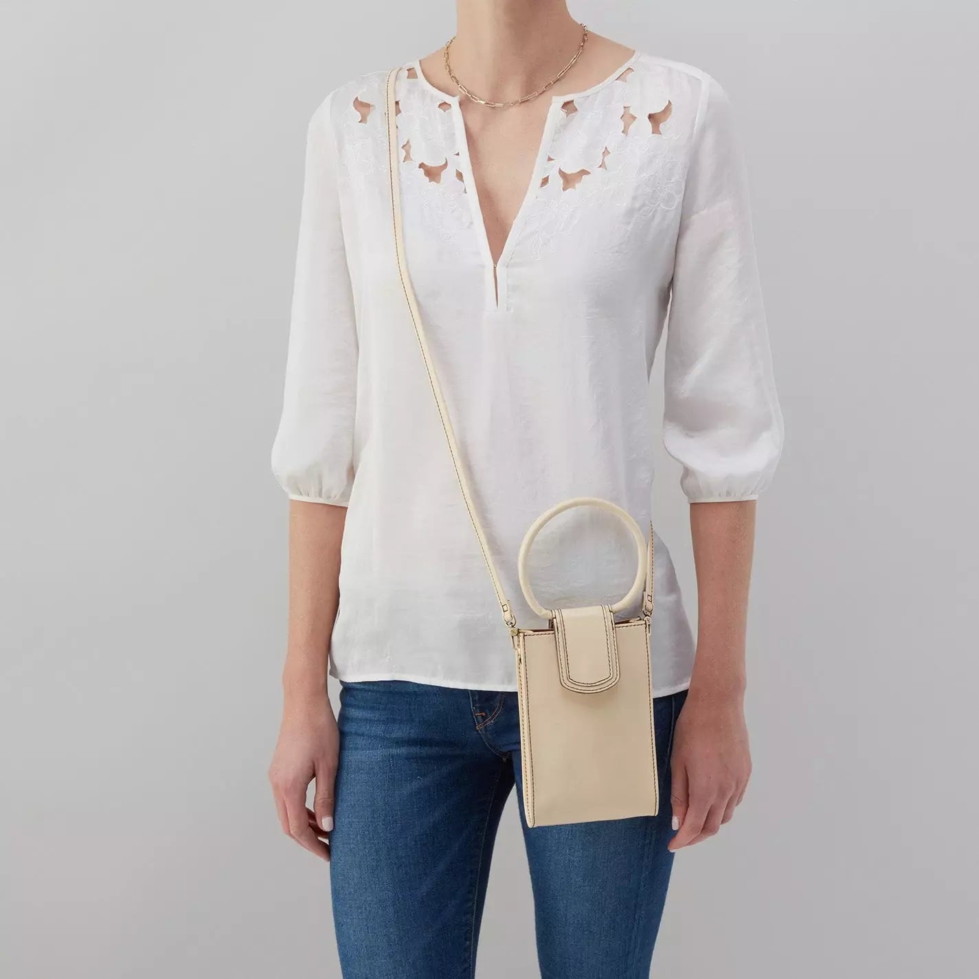 HOBO SHEILA PHONE BAG CROSSBODY | BUTTER