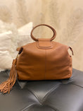 Load image into Gallery viewer, HOBO SHEILA LARGE SATCHEL | TOFFEE
