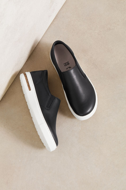 BIRKENSTOCK OSWEGO LEATHER | BLACK