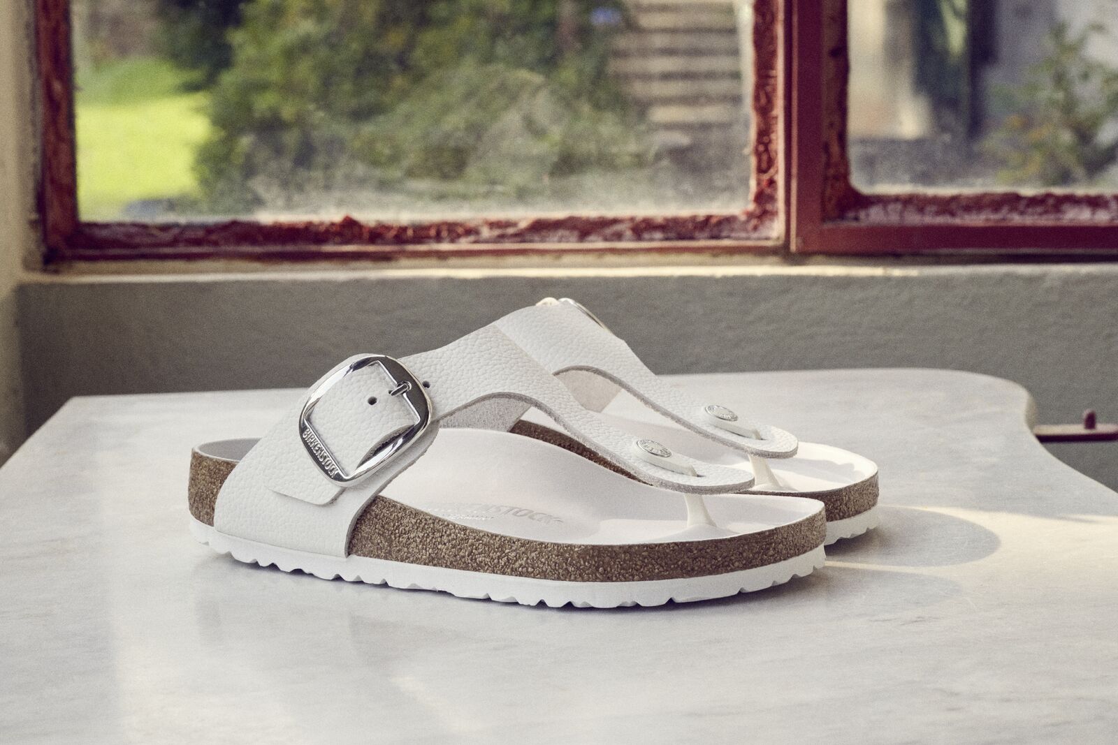 BIRKENSTOCK GIZEH BIG BUCKLE Leather | White – THE HEN HOUSE 2