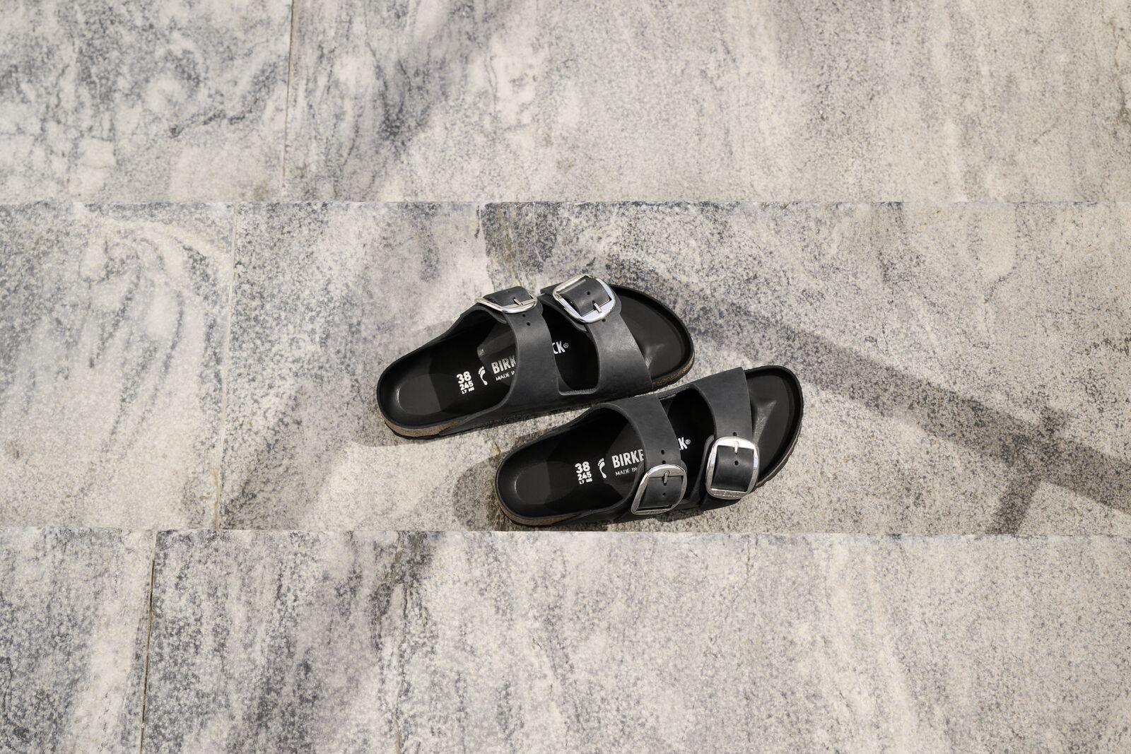 BIRKENSTOCK ARIZONA BIG BUCKLE LEATHER | BLACK