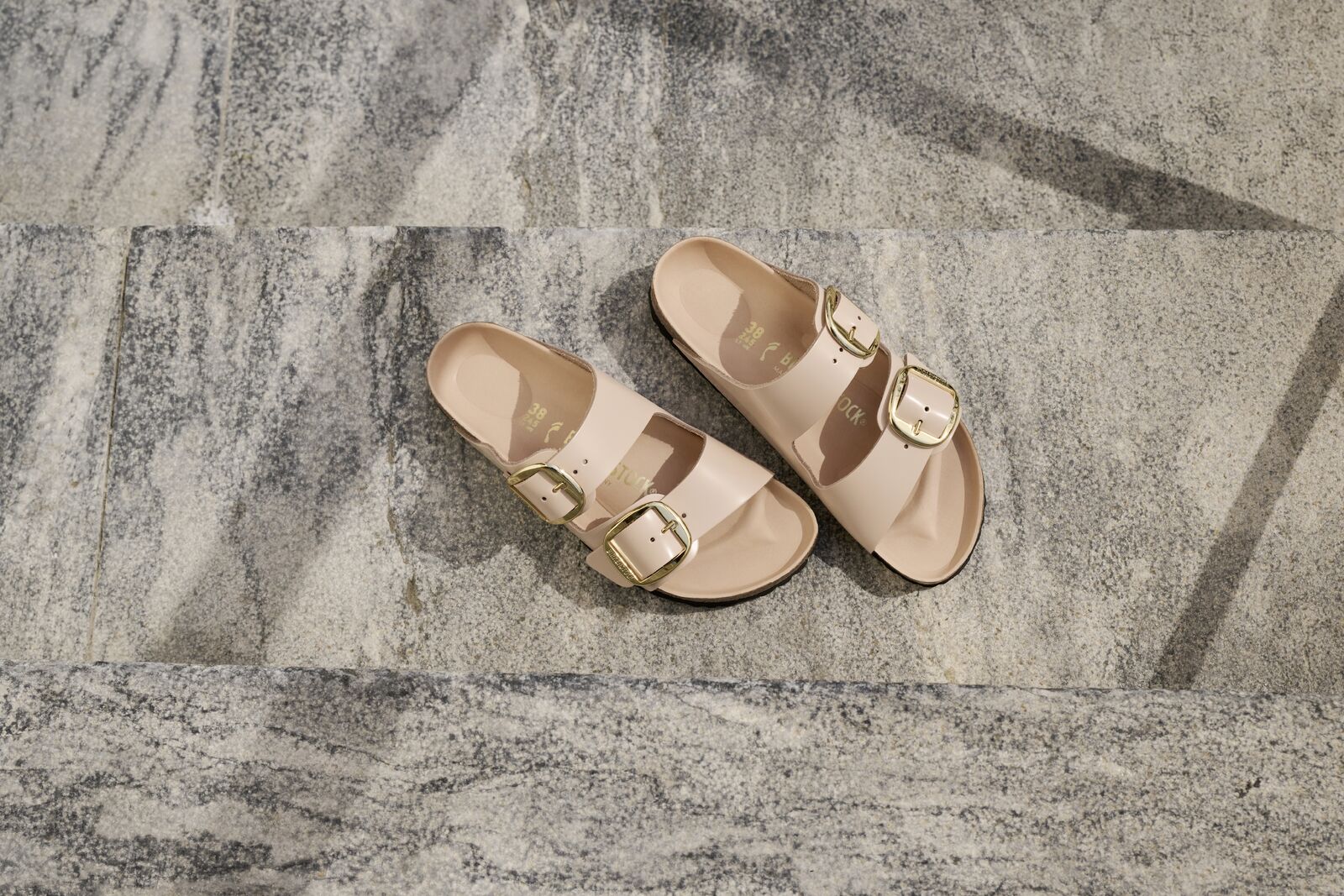 BIRKENSTOCK ARIZONA BIG BUCKLE HIGH SHINE | NEW BEIGE