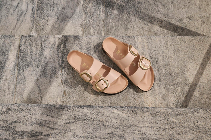 BIRKENSTOCK ARIZONA BIG BUCKLE HIGH SHINE | NEW BEIGE