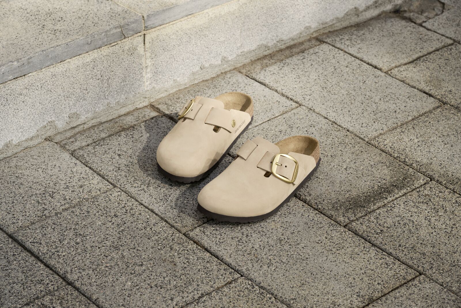 BIRKENSTOCK BOSTON BIG BUCKLE NUBUCK | SANDCASTLE