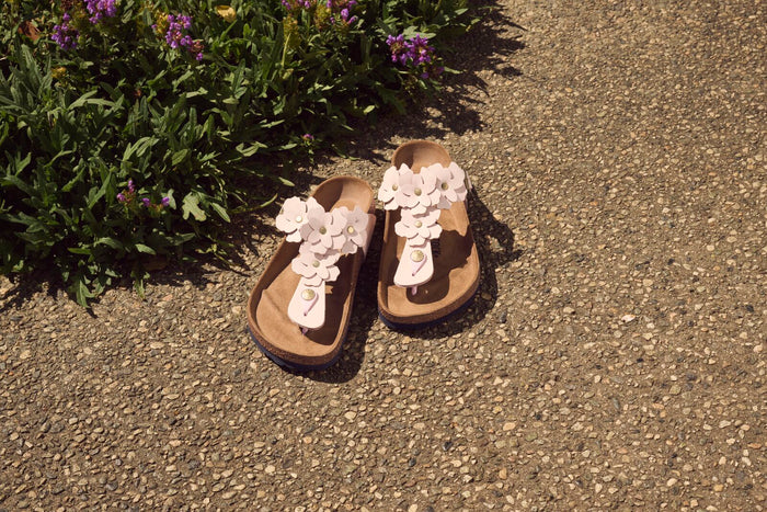 BIRKENSTOCK GIZEH FLOWER LEATHER | LIGHT ROSE