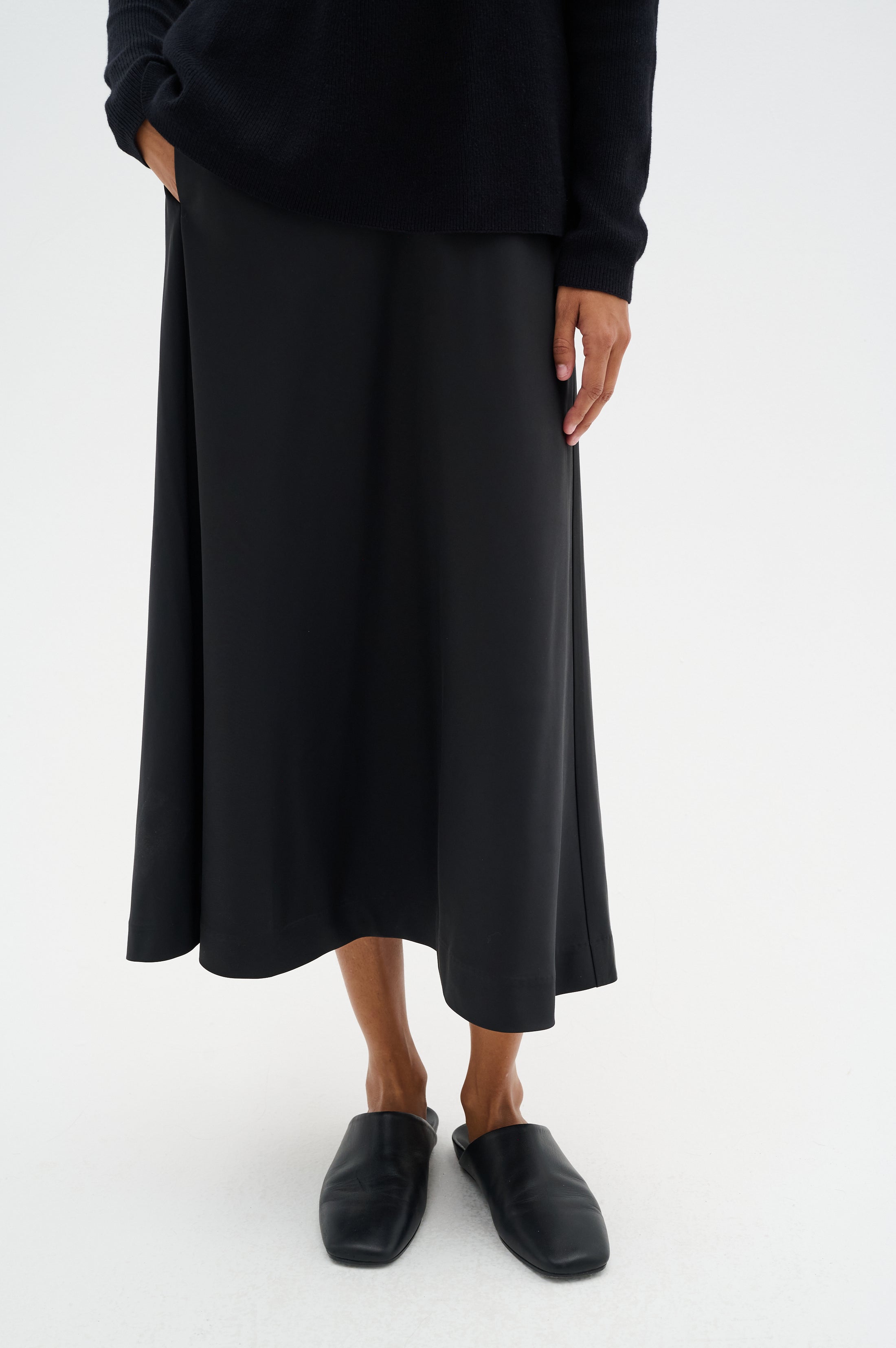 IN WEAR ZILKY SKIRT | BLACK