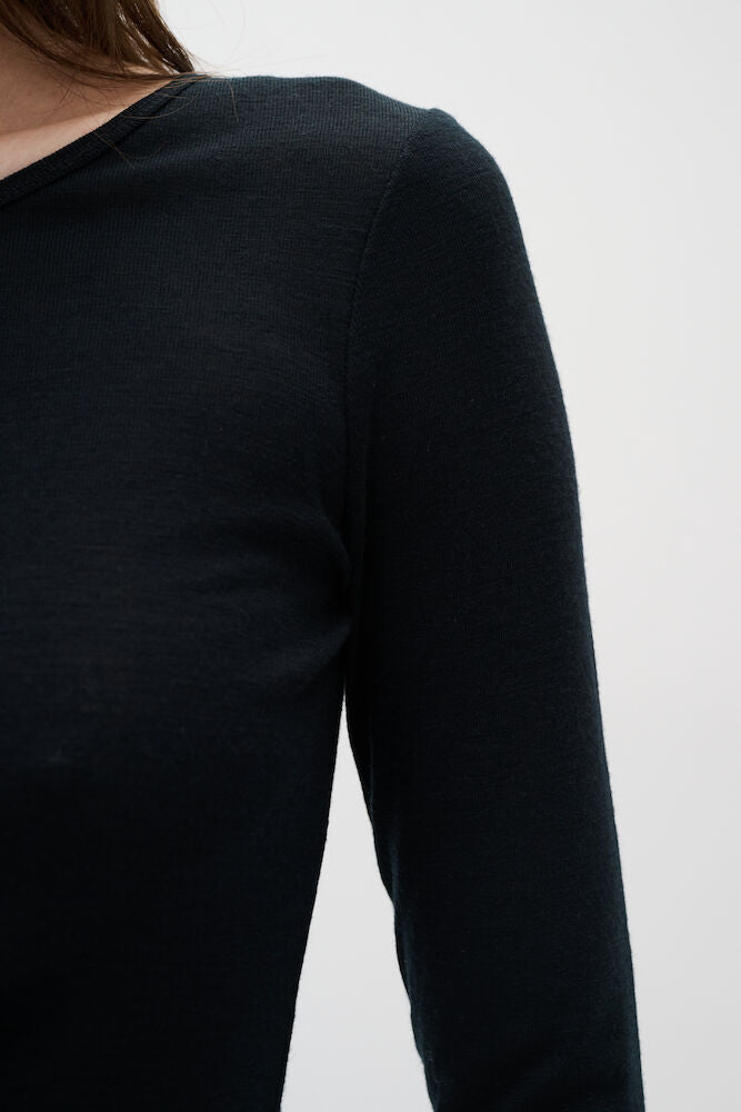 IN WEAR FANG LONG SLEEVE TSHIRT | BLACK