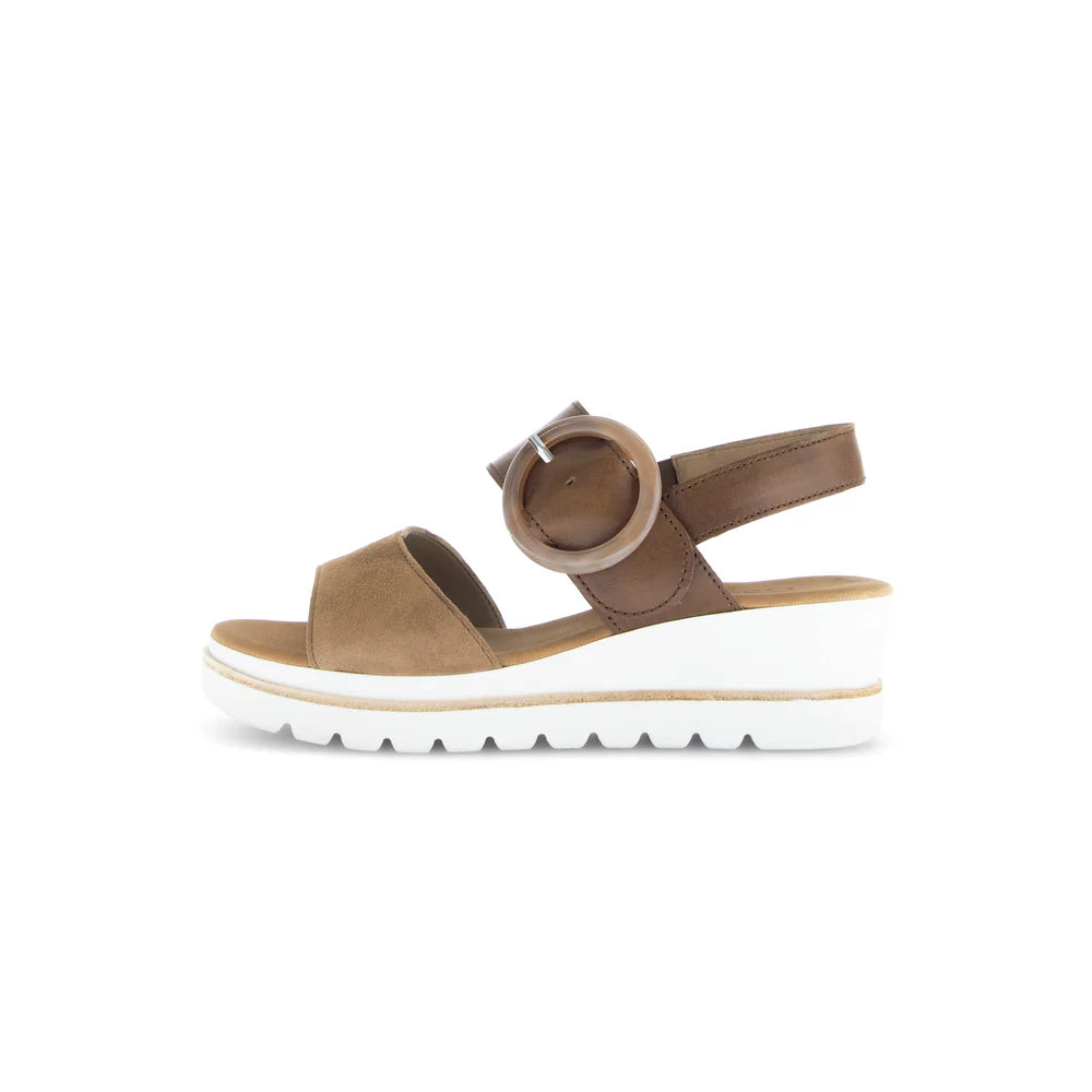 GABOR BUCKLE WEDGE SANDAL | WALNUT/CAMEL
