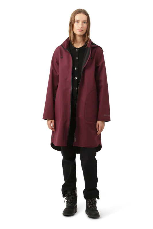 ILSE JACOBSEN LONG RAINCOAT | MAROON BANNER