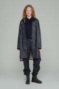 Load and play video in Gallery viewer, ILSE JACOBSEN LIGHT RAINCOAT | DARK INDIGO
