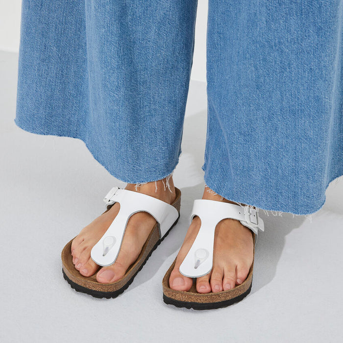 BIRKENSTOCK GIZEH PATENT LEATHER | WHITE