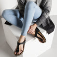 Load image into Gallery viewer, BIRKENSTOCK GIZEH LEATHER | BLACK
