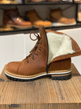 Load image into Gallery viewer, SAUTE MOUTON YOKO HIKER  | CAMEL
