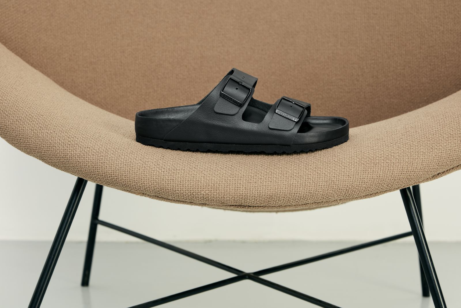 BIRKENSTOCK ARIZONA EXQUISITE LEATHER | BLACK