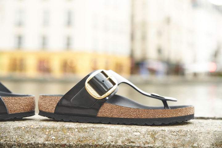 BIRKENSTOCK GIZEH BIG BUCKLE HIGH SHINE LEATHER | BLACK